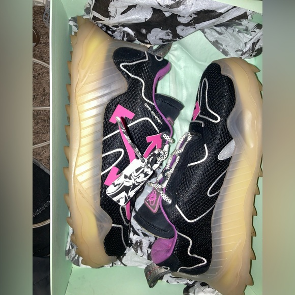 Off white - Picture 2 of 4